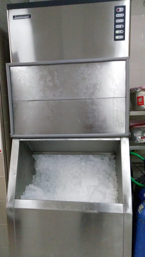SERVICE ICE MAKER DI DENPASAR BALI / BALI TEKNIK 083119655456